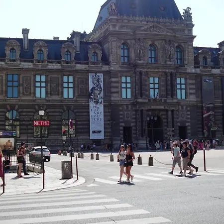 Cosy Next To Louvre Apartment